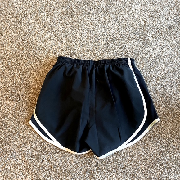 Nike - Picture 4 of 4